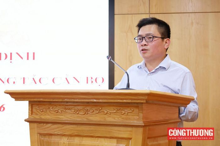 Nhấn mạnh áp lực công việc sắp tới của Cục Công nghiệp, Thứ trưởng Trương Thanh Hoài yêu cầu đồng chí Đỗ Nam Bình nêu cao tinh thần trách nhiệm, cùng tập thể lãnh đạo Cục hoàn thành tốt nhiệm vụ được giao