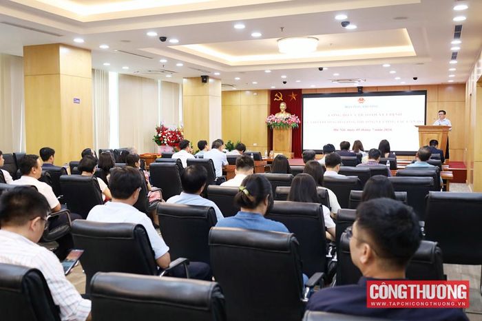 Thứ trưởng Trương Thanh Hoài phát biểu giao nhiệm vụ cho Tân Phó Cục trưởng Cục Công nghiệp