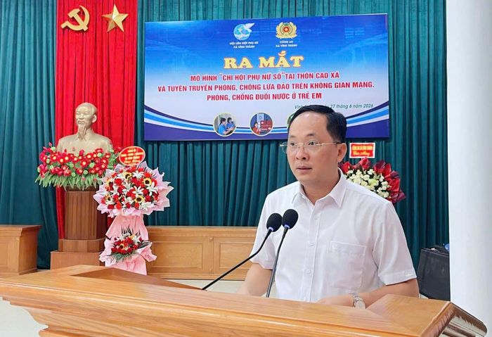 Ông Vũ Đức Kim, Phó Bí thư thường trực Đảng ủy xã phát biểu tại mô hình " chi hội phụ nữ số".