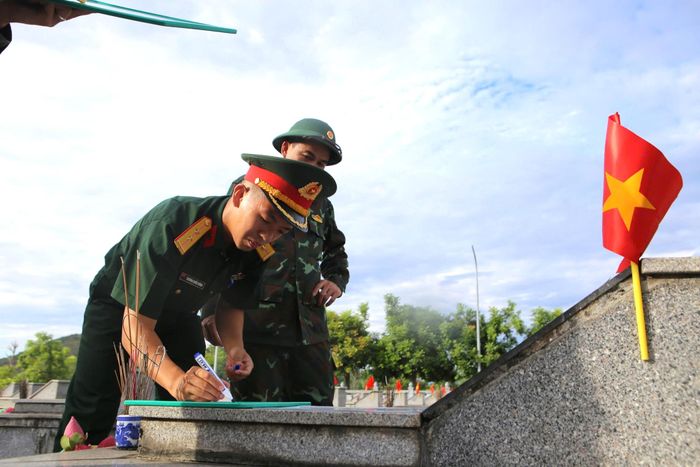 Từng thông tin được ghi chép, số hóa, từng vị trí được đánh dấu trước khi tiến hành mở mộ theo đúng quy trình kỹ thuật.