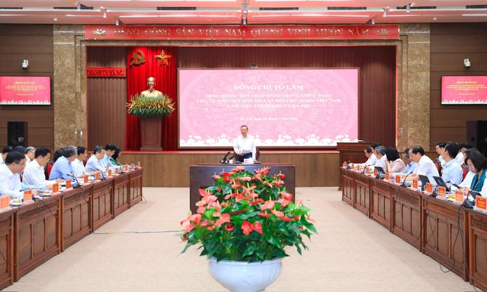 Quang cảnh buổi làm việc. Ảnh: Quang Thái.