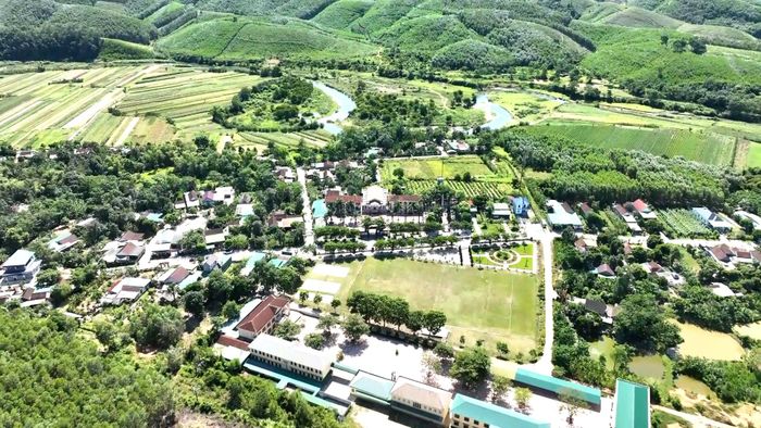 Xã Sơn Hồng cách đường biên giới 11km dự kiến sẽ có cửa khẩu chính thông thương với nước bạn Lào.