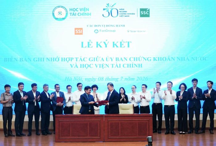 Lễ ký kết Biên bản ghi nhớ hợp tác giữa Ủy ban Chứng khoán Nhà nước và Học viện Tài chính