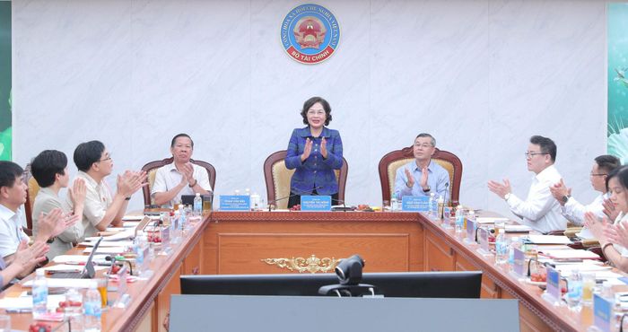 Phó Chủ tịch Quốc hội Nguyễn Thị Hồng làm việc với Bộ Tài chính