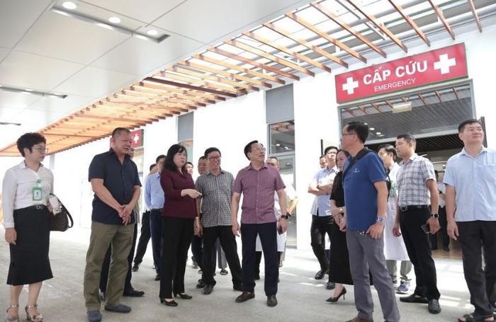 Bộ trưởng Bộ Y tế yêu cầu bệnh viện tiếp tục rà soát kỹ lưỡng các phương án vận hành, bảo đảm mọi quy trình được thực hiện an toàn, thông suốt, lấy người bệnh làm trung tâm. Ảnh: Bệnh viện Hữu nghị Việt Đức