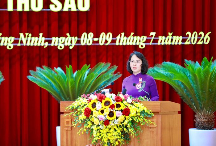 Phó Bí thư Thường trực Tỉnh ủy, Chủ tịch HĐND tỉnh Quảng Ninh Trịnh Thị Minh Thanh phát biểu khai mạc kỳ họp