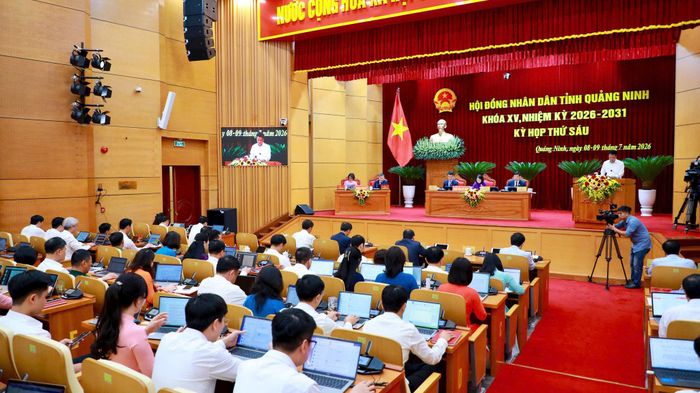 Quang cảnh kỳ họp