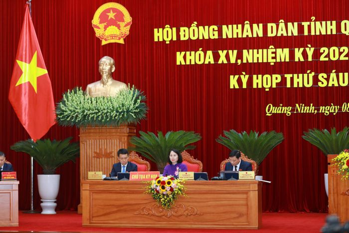 Đoàn chủ tọa điều hành kỳ họp