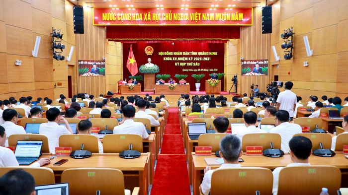 Quang cảnh kỳ họp