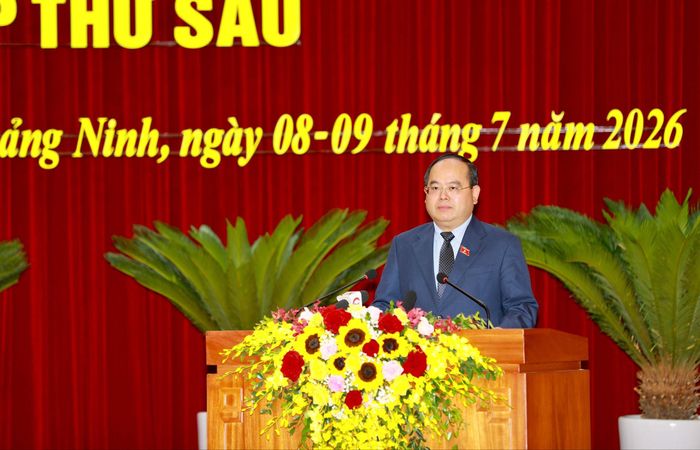 Bí thư Tỉnh ủy, Trưởng Đoàn ĐBQH tỉnh Quảng Ninh Quản Minh Cường phát biểu chỉ đạo tại kỳ họp