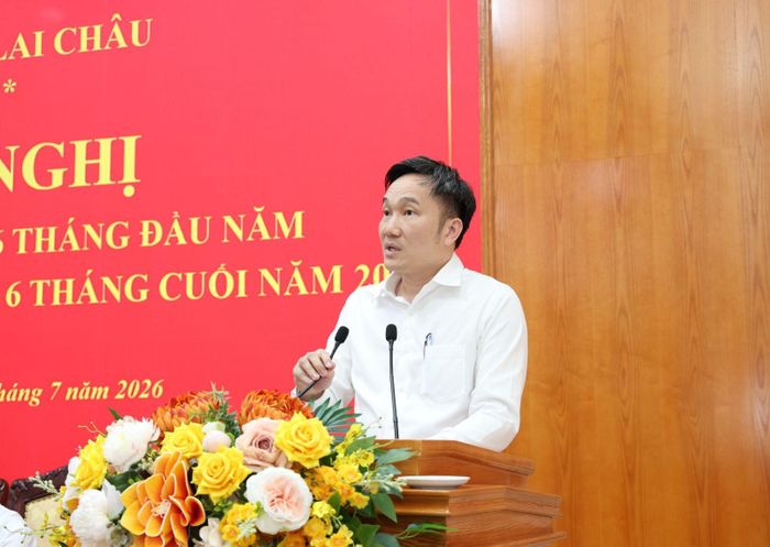 Ủy viên dự khuyết Ban Chấp hành Trung ương Đảng, Phó Bí thư Thường trực Tỉnh ủy Nguyễn Tuấn Anh trình bày báo cáo tại Hội nghị. Ảnh: Đinh Lan