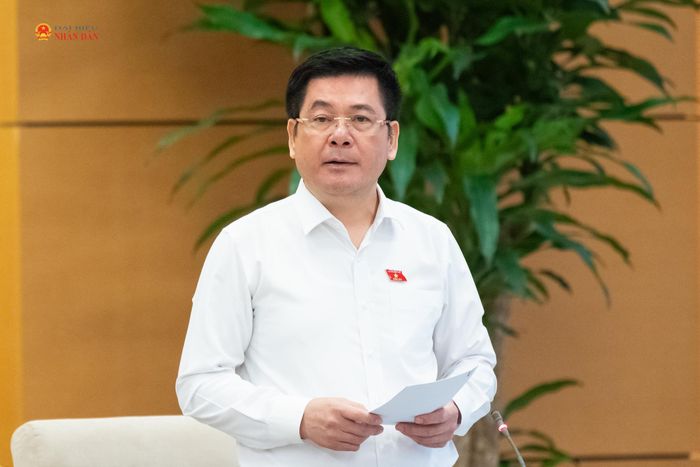 Phó Chủ tịch Quốc hội Nguyễn Hồng Diên điều hành phiên họp