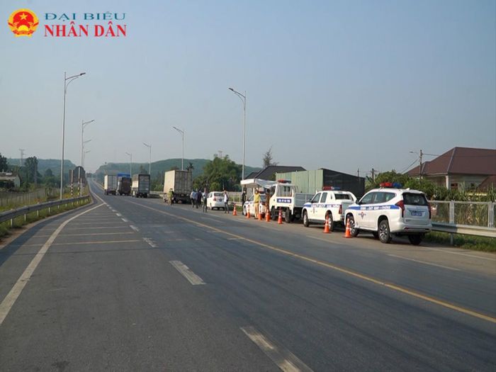 Lực lượng chức năng sẽ tiến hành điều tiết giao thông trên cao tốc Cam Lộ - La Sơn từ ngày 10/7/2026 nhằm phục vụ thi công mở rộng cao tốc lên 4 làn xe.
