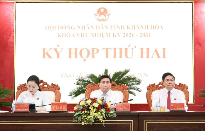 Chủ tọa điều hành kỳ họp