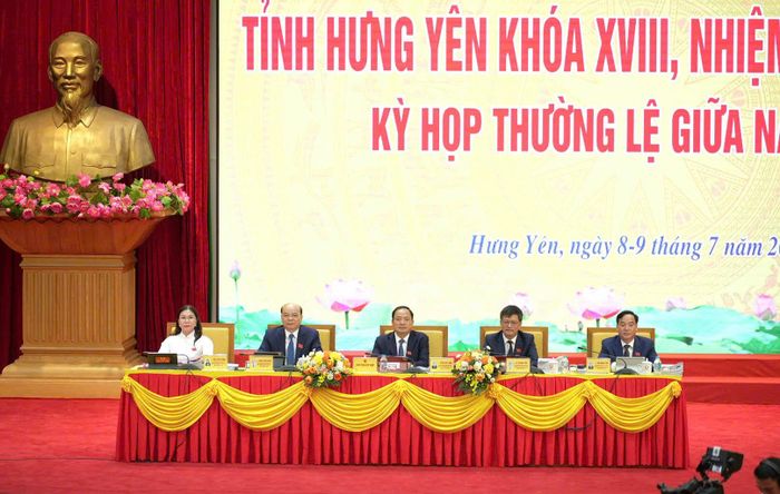 Chủ tọa điều hành kỳ họp