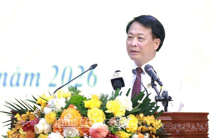 Chánh án Tòa án nhân dân tỉnh Nguyễn Xuân Sơn trình bày báo cáo của Tòa án nhân dân tỉnh về công tác xét xử 6 tháng đầu năm; nhiệm vụ, giải pháp năm 6 tháng cuối năm 2026