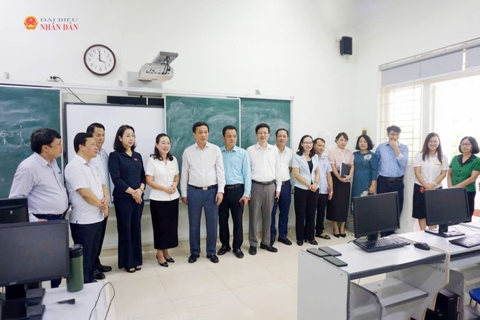 Đoàn công tác khảo sát tại Trường THPT chuyên Nguyễn Tất Thành, tỉnh Lào Cai