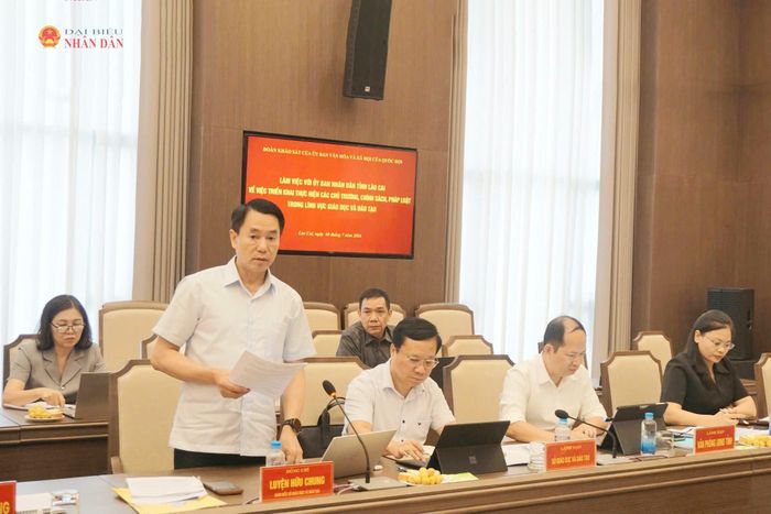Giám đốc Sở Giáo dục và Đào tạo Lào Cai Luyện Hữu Chung cho biết, thực tiễn công tác giáo dục và đào tạo còn nhiều khó khăn do đặc thù của địa bàn vùng sâu, vùng xa, phần lớn đồng bào là người dân tộc thiểu số
