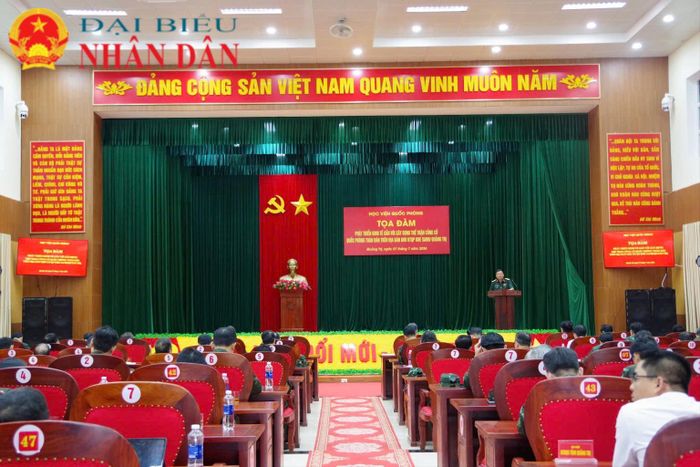 Đoàn cán bộ, học viên viện Quốc phòng, Đoàn KT-QP 337 và lãnh đạo UBND xã Hướng Phùng đã tổ chức Chương trình Tọa đàm trao đổi kinh nghiệm chuyên môn.