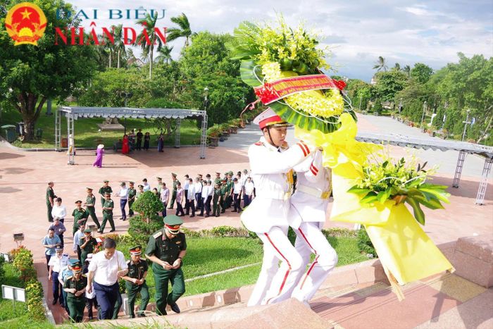 Đoàn đại biểu cán bộ, giảng viên, học viên Lớp bồi dưỡng kiến thức quốc phòng và an ninh đối tượng 1 (Khóa 102), Học viện Quốc phòng tri ân các anh hùng liệt sĩ tại Thành cổ - Quảng Trị