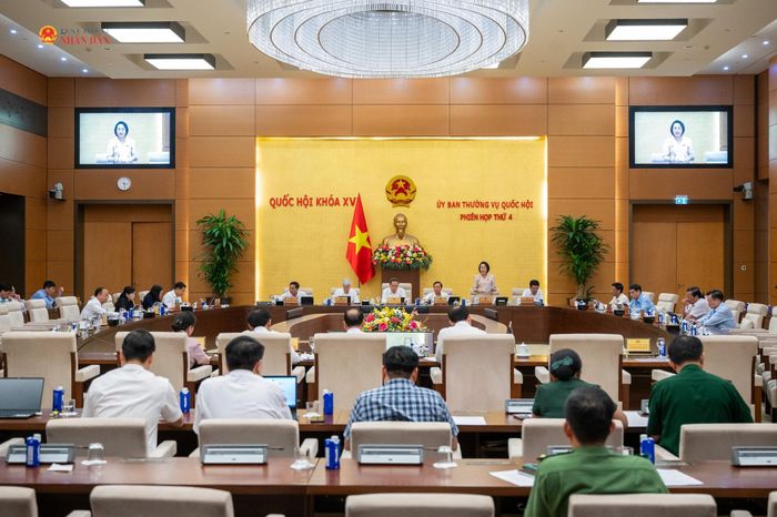 Quang cảnh phiên họp