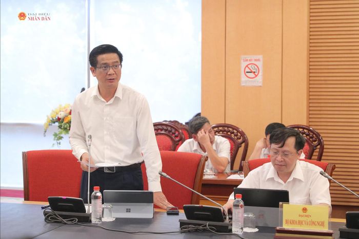 Cục trưởng Cục Tần số, Bộ Thông tin và Truyền thông Lê Văn Tuấn phát biểu