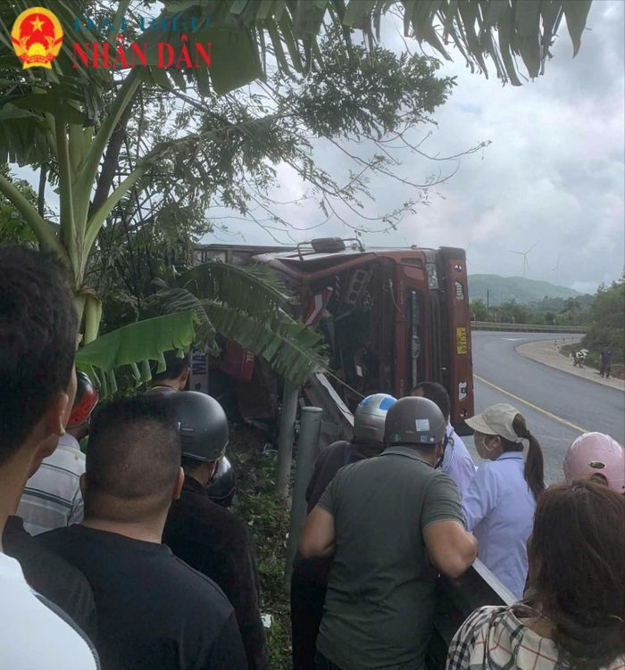 Hiện trường vụ tai nạn xảy ra trên QL 9 thuộc xã Đakrông, tỉnh Quảng Trị làm 3 người tử vong