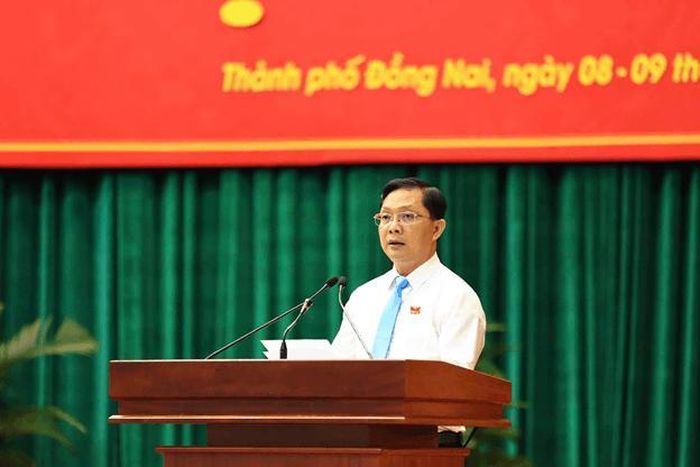 Phó Chủ tịch Thường trực Ủy ban MTTQ Việt Nam thành phố Hà Anh Dũng trình bày báo cáo tại kỳ họp. Ảnh: Hồ Thảo