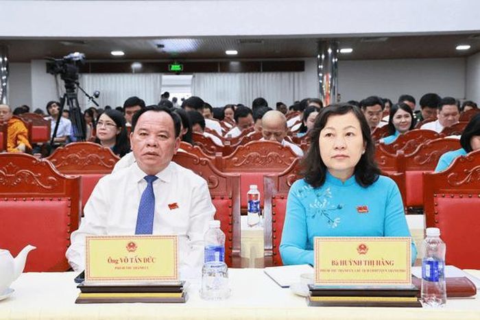 Các đại biểu tham dự Kỳ họp thứ Ba, HĐND thành phố Đồng Nai khóa I. Ảnh: Hồ Thảo