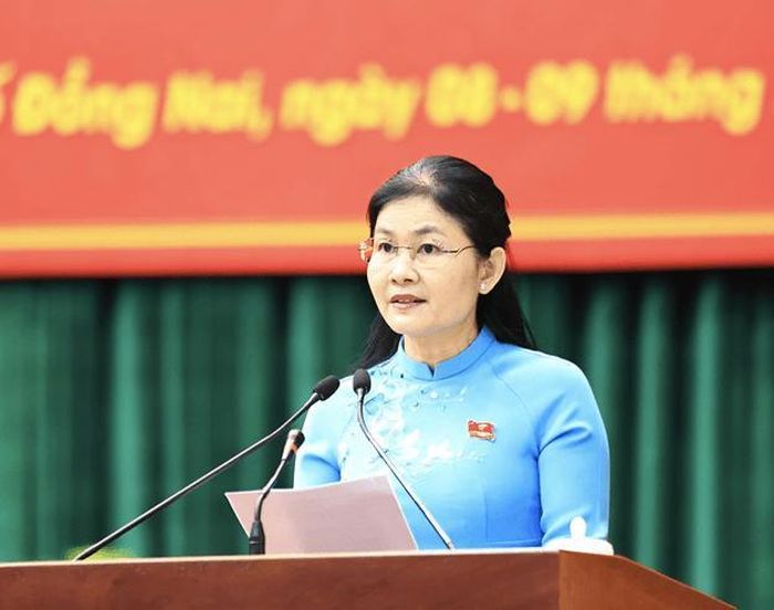 Phó Bí thư Thường trực Thành ủy, Chủ tịch HĐND thành phố Tôn Ngọc Hạnh phát biểu tại Kỳ họp thứ Ba, HĐND thành phố Đồng Nai khóa I. Ảnh: Hồ Thảo