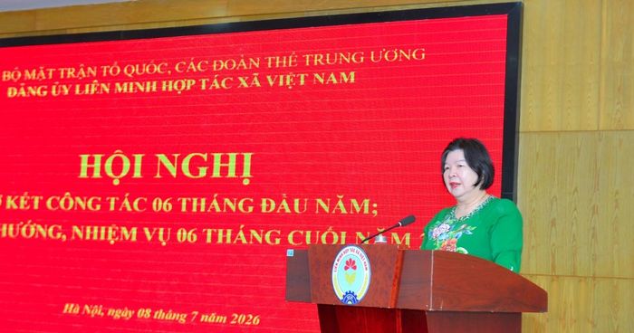 Bí thư Đảng ủy, Chủ tịch Liên minh HTX Việt Nam Cao Xuân Thu Vân phát biểu tại Hội nghị.