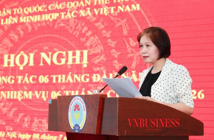 Phó Bí thư Thường trực Đảng ủy, Phó Chủ tịch Liên minh HTX Việt Nam Nguyễn Thị Hoài Linh Báo cáo sơ kết công tác xây dựng đảng 6 tháng đầu năm, phương hướng, nhiệm vụ trọng tâm 6 tháng cuối năm 2026.