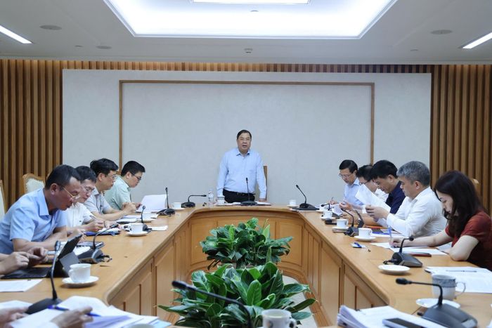 Phó Thủ tướng Thường trực Phạm Gia Túc chủ trì cuộc họp nghe báo cáo về tình hình triển khai các giải pháp thực hiện điều chỉnh Quy hoạch điện VIII. Ảnh: VGP.