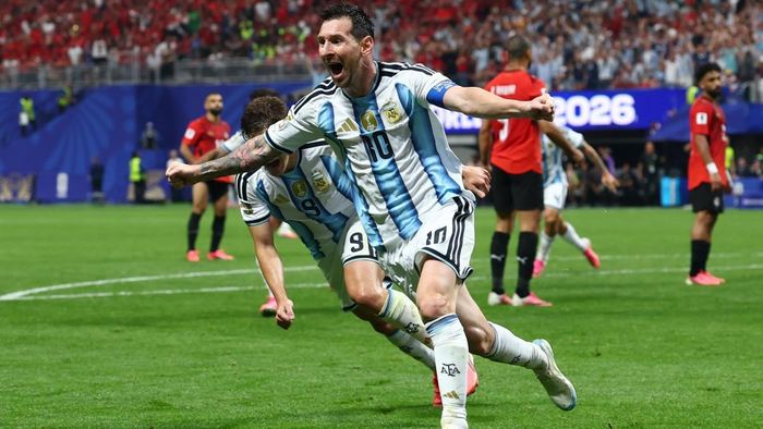 Lionel Messi cùng các đồng đội đánh bại Ai Cập với tỷ số 3-2. Ảnh: FIFA