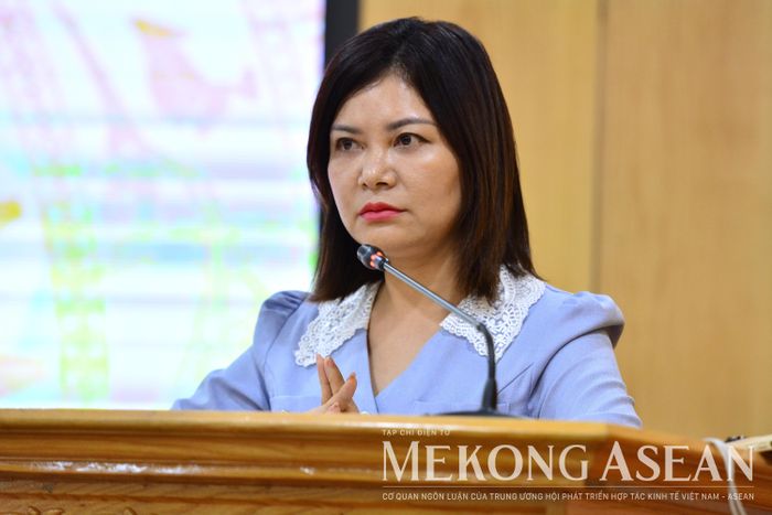 Phó Cục trưởng Cục Quản lý và Phát triển thị trường trong nước Nguyễn Thúy Hiền trả lời tại cuộc họp. Ảnh: Lê Hồng Nhung - Mekong ASEAN