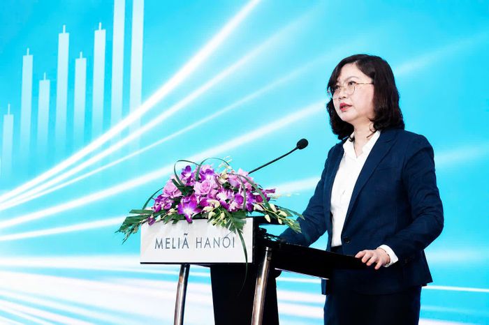 Chủ tịch Ủy ban Chứng khoán Nhà nước Vũ Thị Chân Phương phát biểu chỉ đạo tại Hội nghị.
