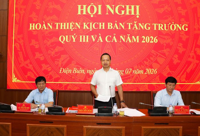 Bí thư Tỉnh ủy Điện Biên phát biểu tại hội nghị.