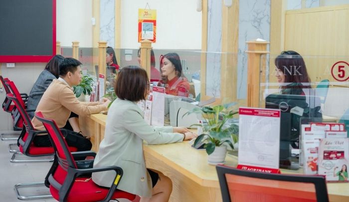 Việc duy trì ổn định, từng bước giảm mặt bằng lãi suất đã tạo điều kiện để doanh nghiệp, người dân giảm áp lực chi phí tài chính.