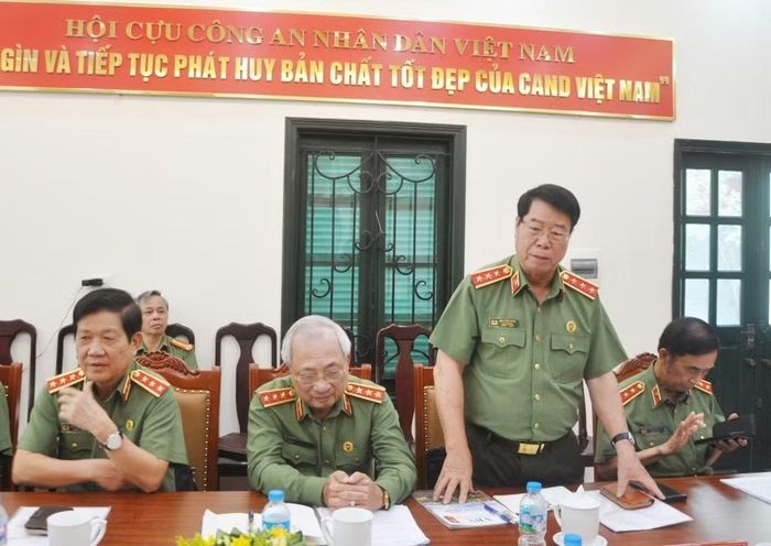 Thượng tướng Bùi Văn Nam, nguyên Thứ trưởng Bộ Công an, Ủy viên Ban Thường vụ Hội Cựu CAND Việt Nam phát biểu tại hội nghị.