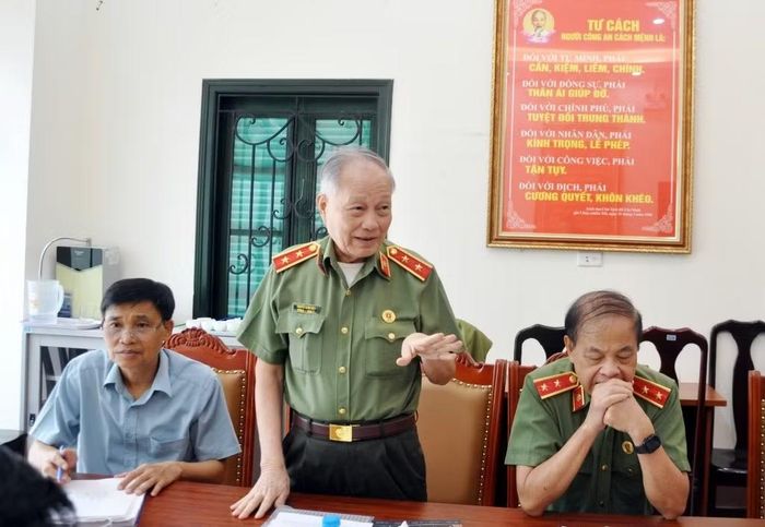 Trung tướng Nguyễn Xuân Xinh, Ủy viên Ban Thường vụ Hội Cựu CAND Việt Nam phát biểu tại hội nghị.