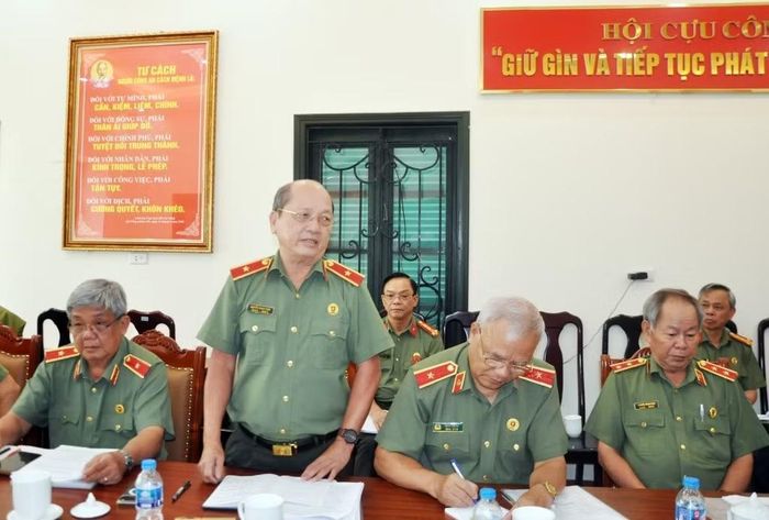 Thiếu tướng Nguyễn Thanh Toàn, Ủy viên Ban Thường vụ Hội Cựu CAND Việt Nam phát biểu tại hội nghị.