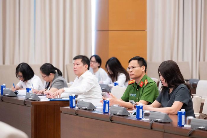 Các đại biểu tại phiên họp.