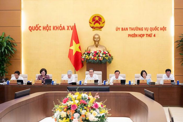 Các đồng chí lãnh đạo Quốc hội tại phiên họp.