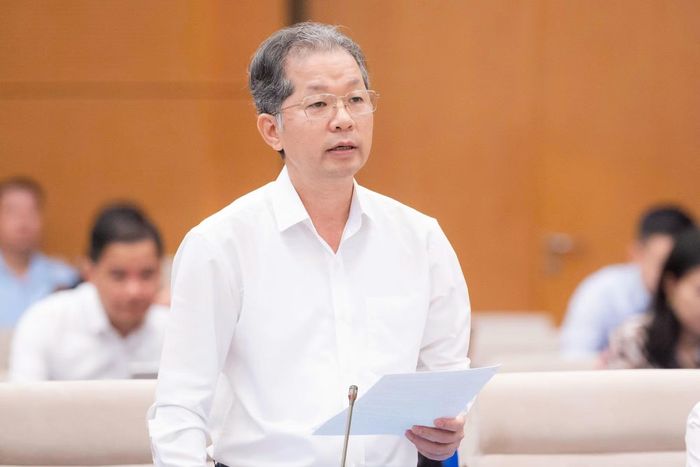 Chánh án TAND tối cao Nguyễn Văn Quảng trình bày tờ trình pháp lệnh.