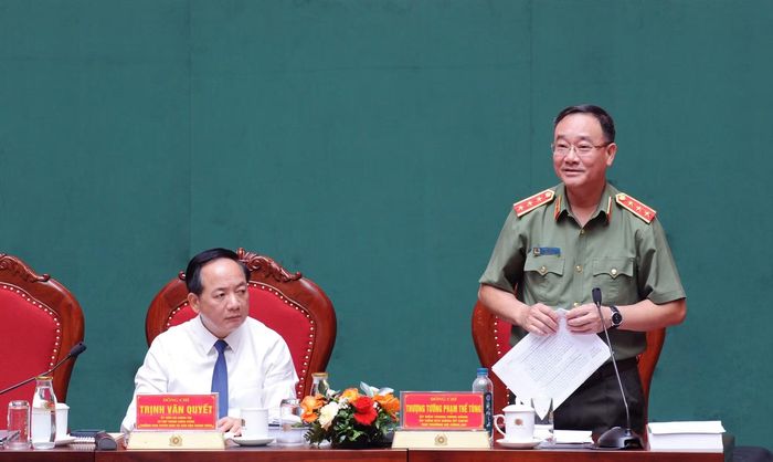 Thứ trưởng Phạm Thế Tùng điều hành thảo luận tại hội thảo.