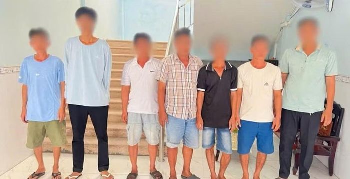 Nhóm 6 đối tượng tham gia cá độ bóng đá.