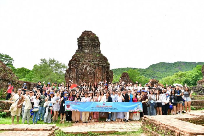 Trại hè Việt Nam là hoạt động do Ủy ban Nhà nước về người Việt Nam ở nước ngoài, Bộ Ngoại giao chủ trì, phối hợp với các bộ, ngành và địa phương tổ chức.