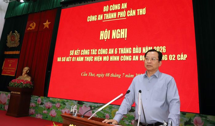 Đồng chí Vương Quốc Nam, Phó Chủ tịch UBND TP Cần Thơ phát biểu tại hội nghị.