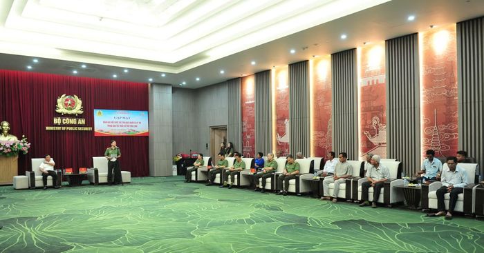 Các đại biểu tham dự buổi gặp mặt.