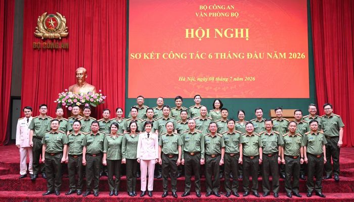 Thứ trưởng Đặng Hồng Đức và các đại biểu dự hội nghị.